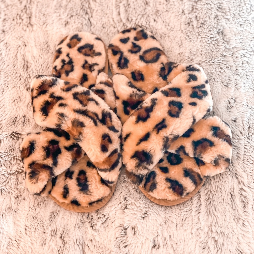 Leopard Print Faux Fur Slippers size 9